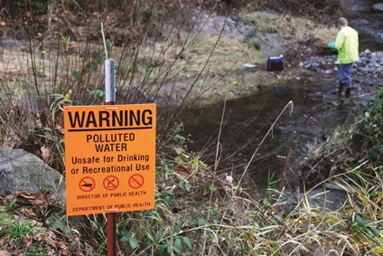 Warning sign for polluted water (Photo credit: iStock)